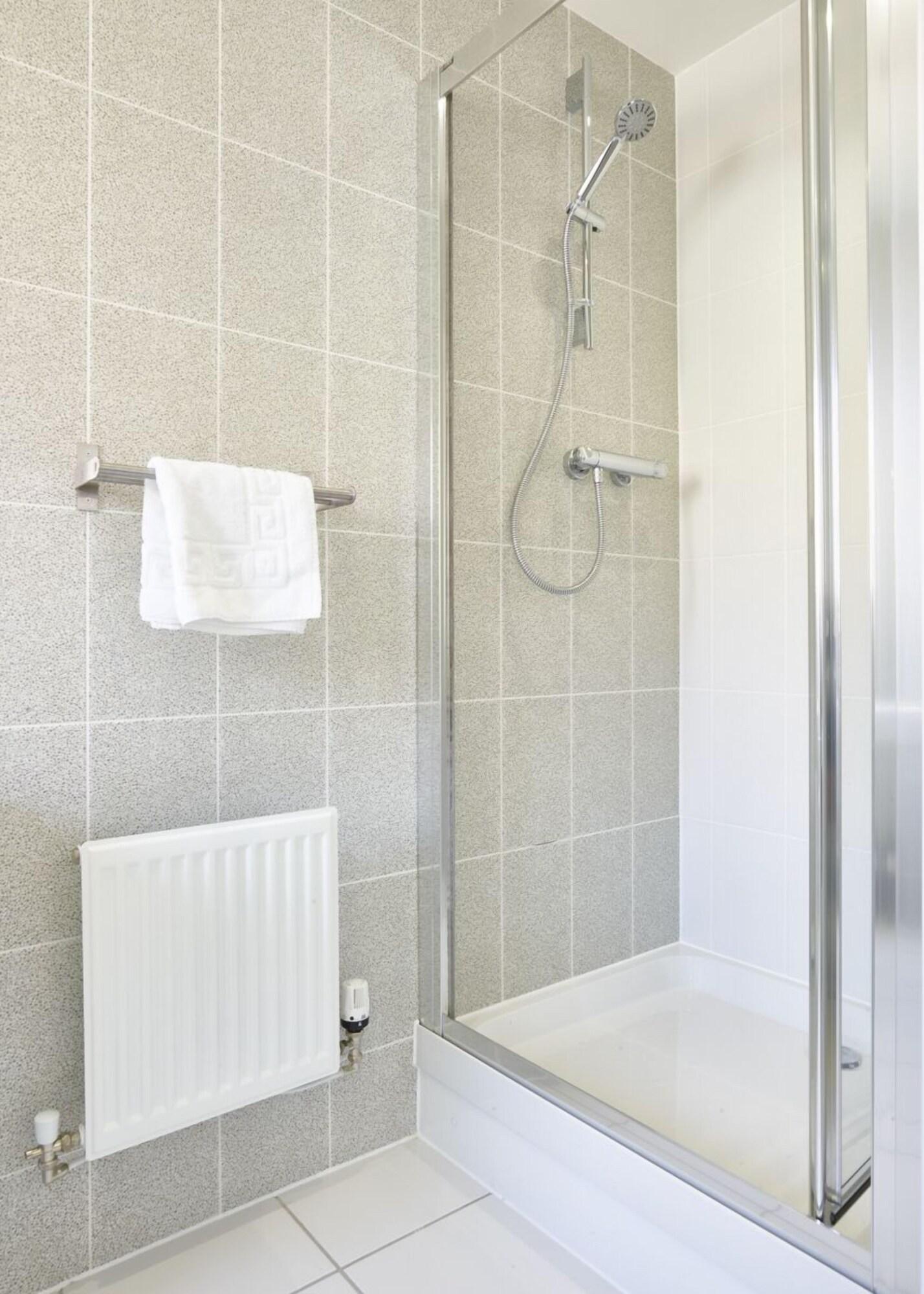 Shortstaymk Campbell Park: Serviced With Sky Sports & Free Wi-fi Holiday home *
