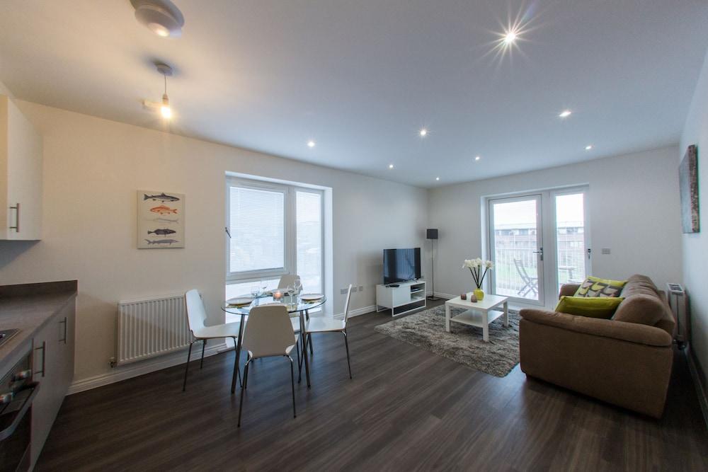 Shortstaymk Campbell Park: Serviced With Sky Sports & Free Wi-fi