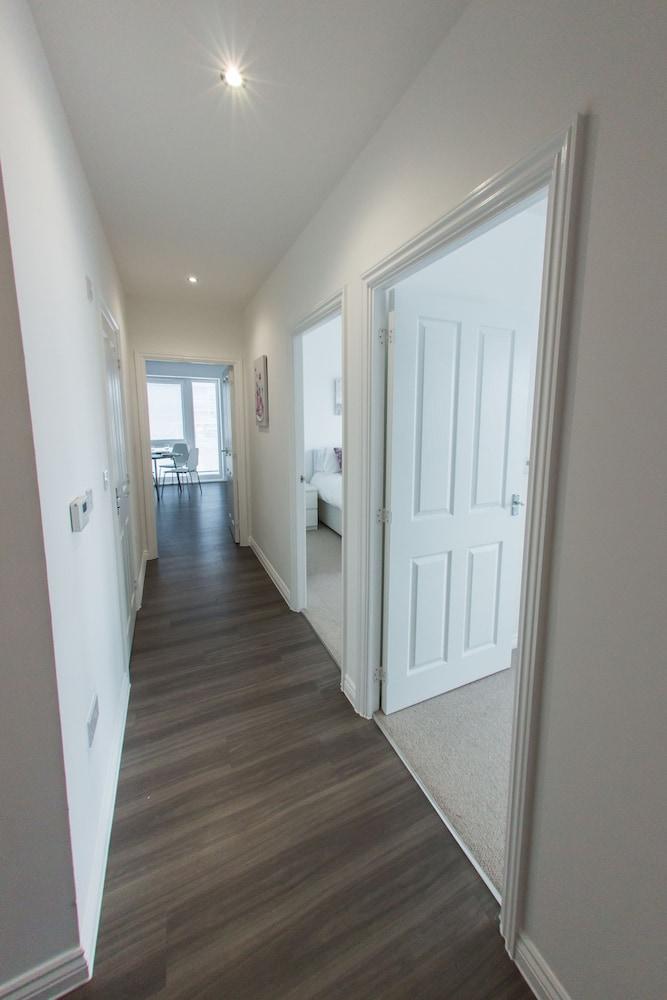 Holiday home Shortstaymk Campbell Park: Serviced With Sky Sports & Free Wi-fi *