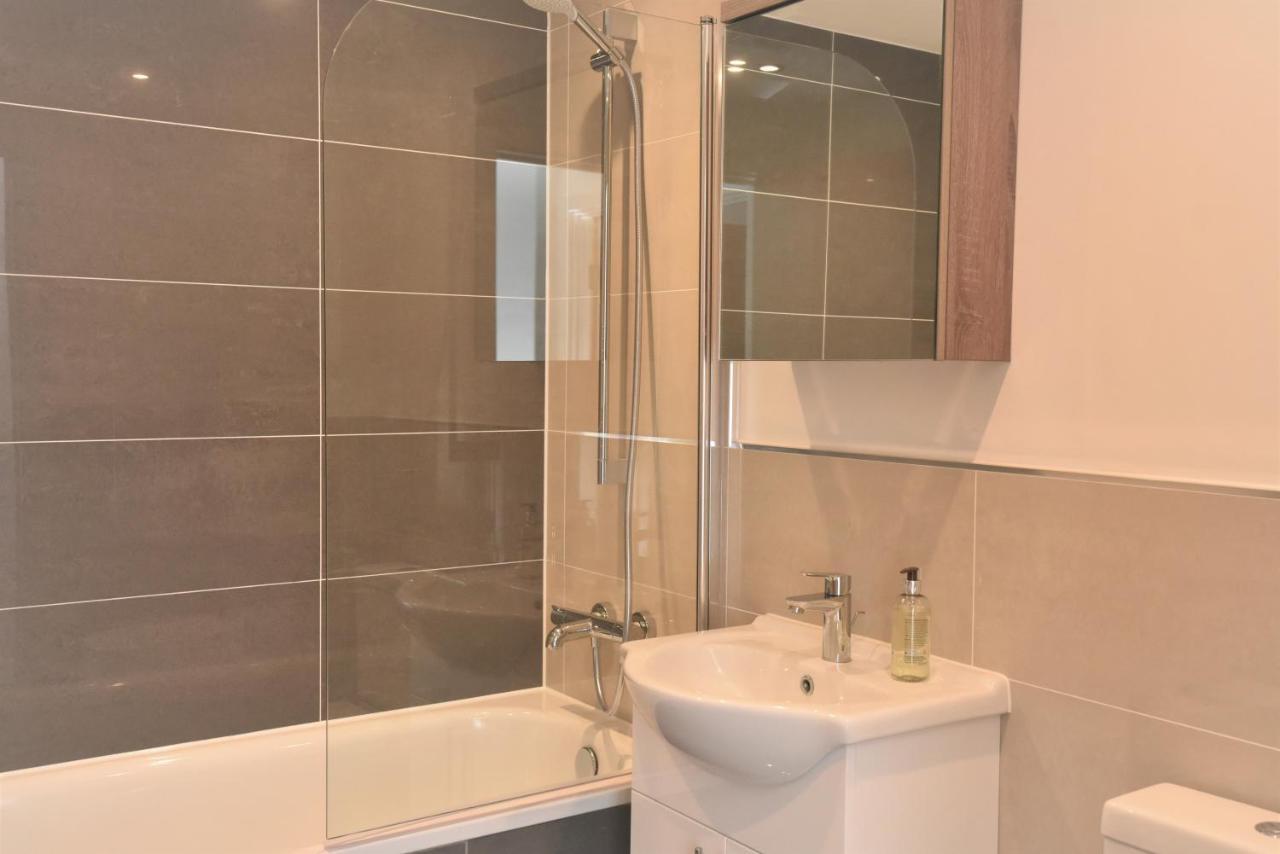 Apartment Exec 2bed 2bath Serviced Balcony Parking