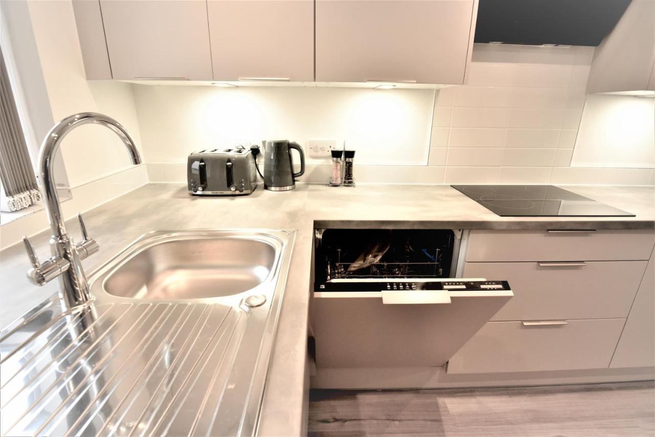 Exec 2bed 2bath Serviced Balcony Parking Apartment