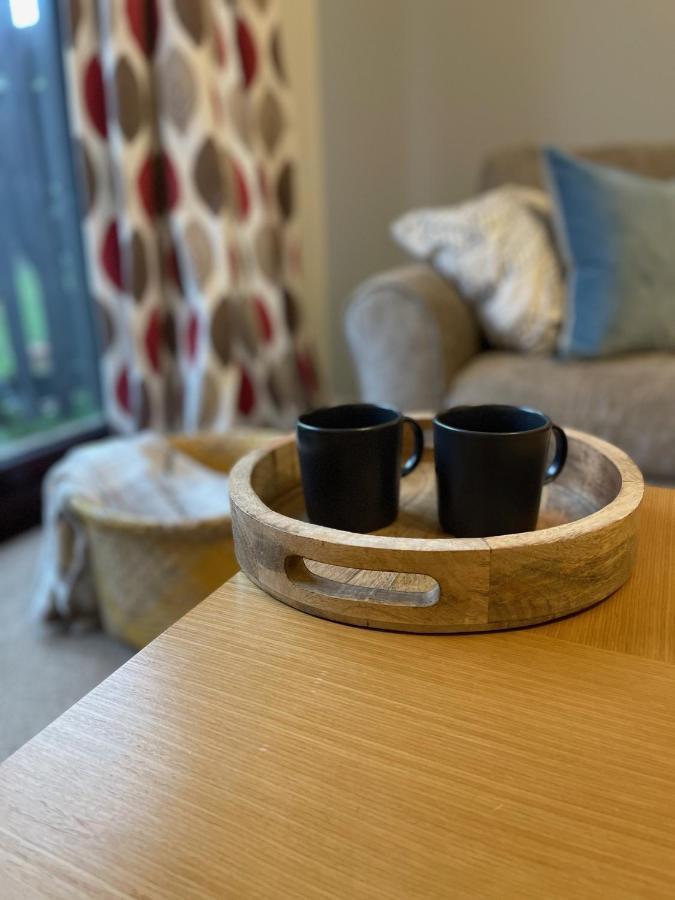 Comfy & Spacious 5 Person House, Driveway Parking! Milton Keynes