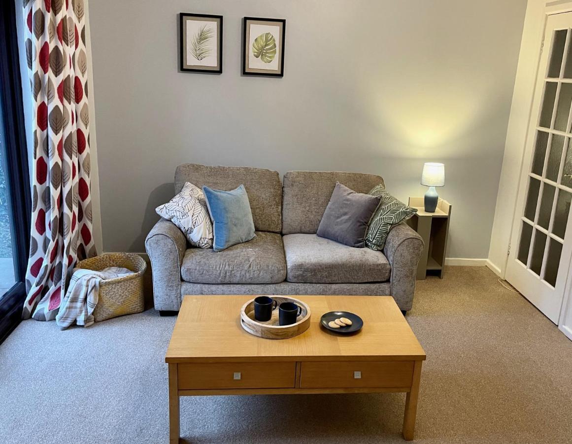 Comfy & Spacious 5 Person House, Driveway Parking! *
