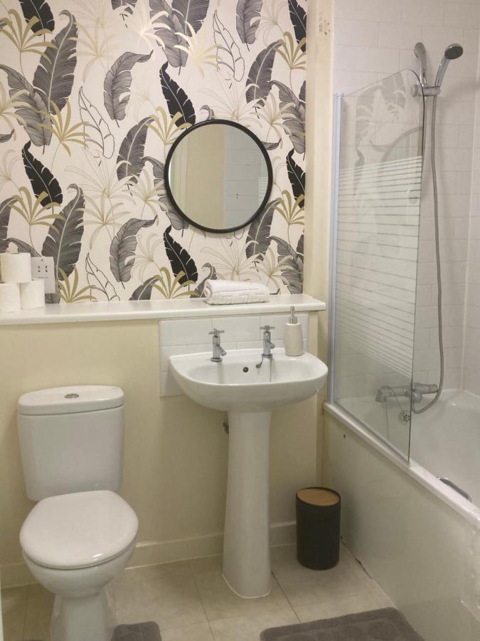 Modern Located In Cmk Restaurant Quarter * Milton Keynes