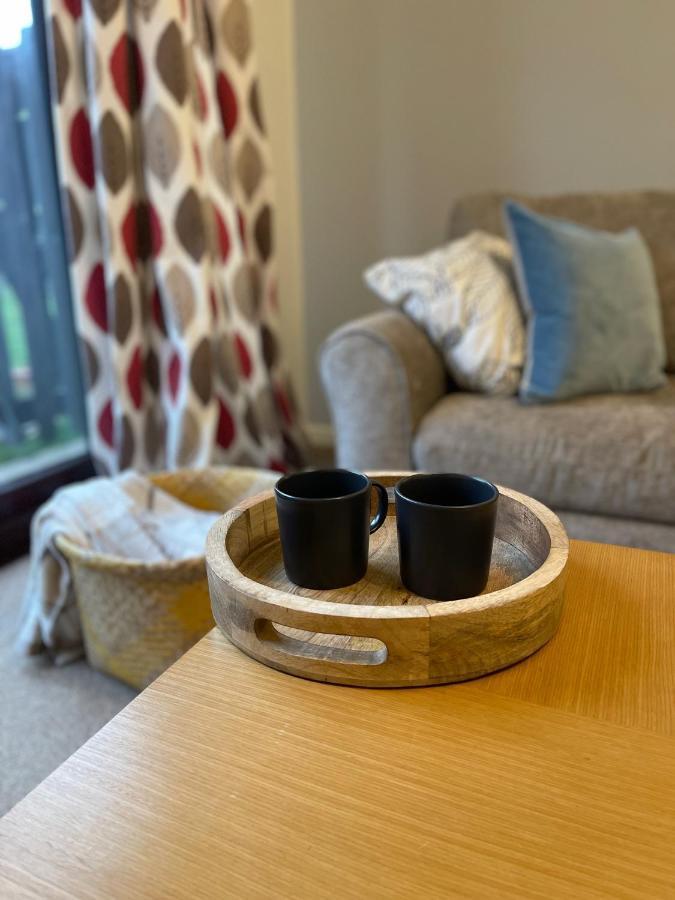 Comfy & Spacious 5 Person House, Driveway Parking! Milton Keynes