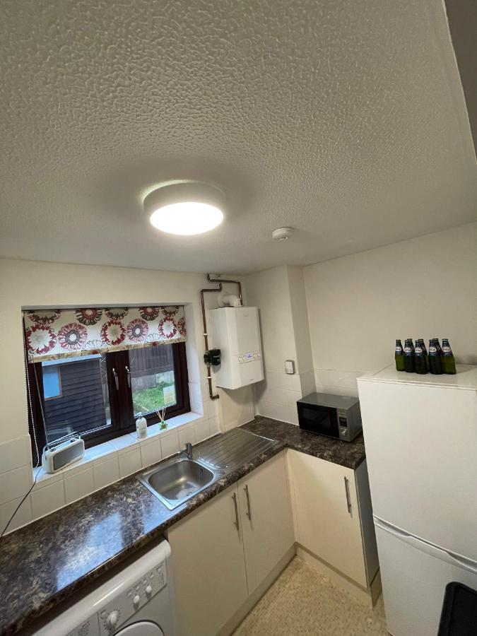 Comfy & Spacious 5 Person House, Driveway Parking! Milton Keynes