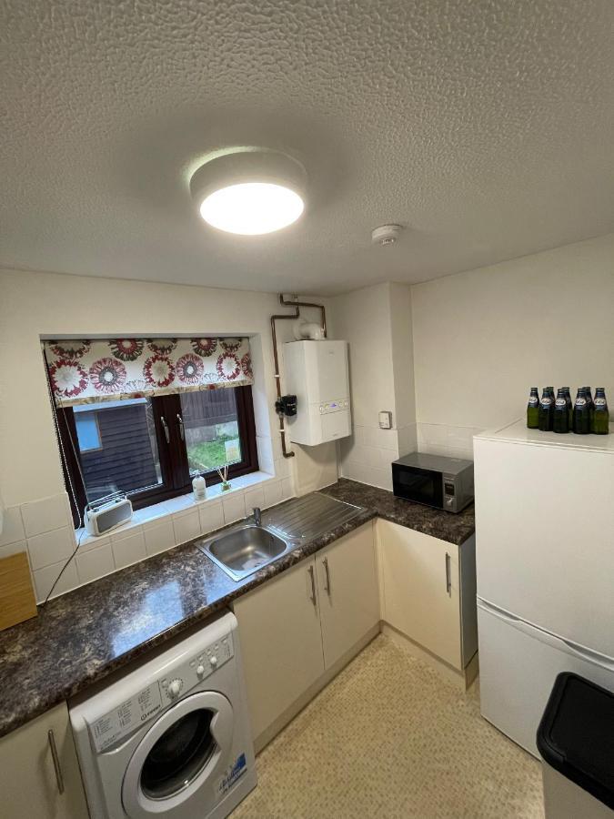 Comfy & Spacious 5 Person House, Driveway Parking! Holiday home Milton Keynes