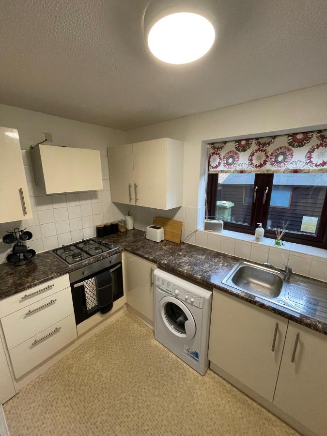 Comfy & Spacious 5 Person House, Driveway Parking!