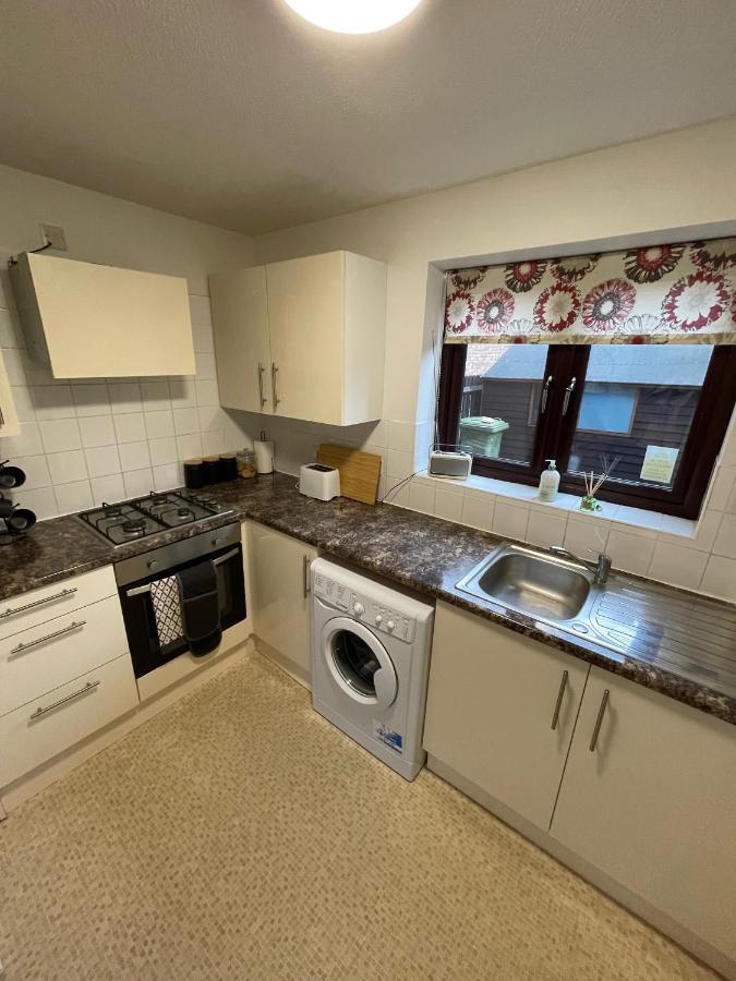 Holiday home Comfy & Spacious 5 Person House, Driveway Parking!