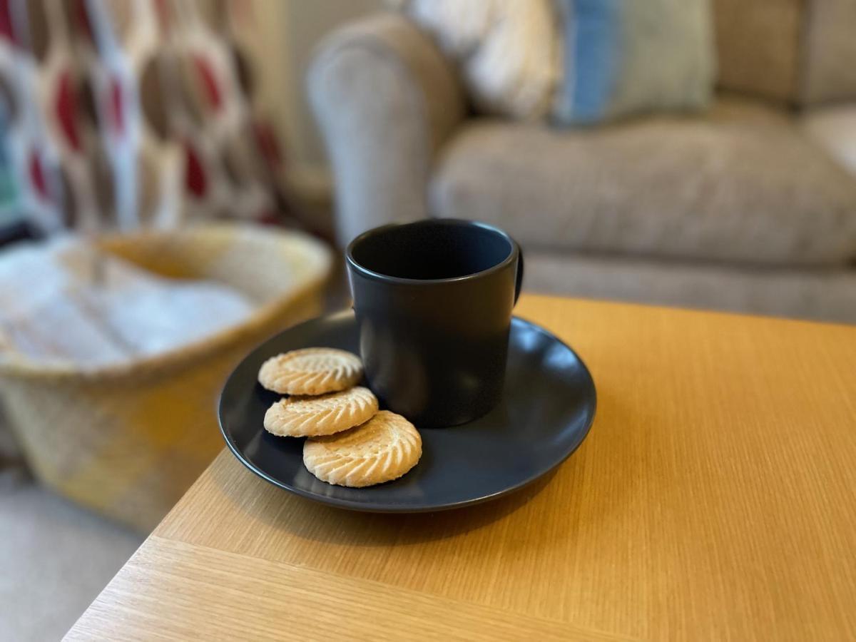Comfy & Spacious 5 Person House, Driveway Parking! Milton Keynes