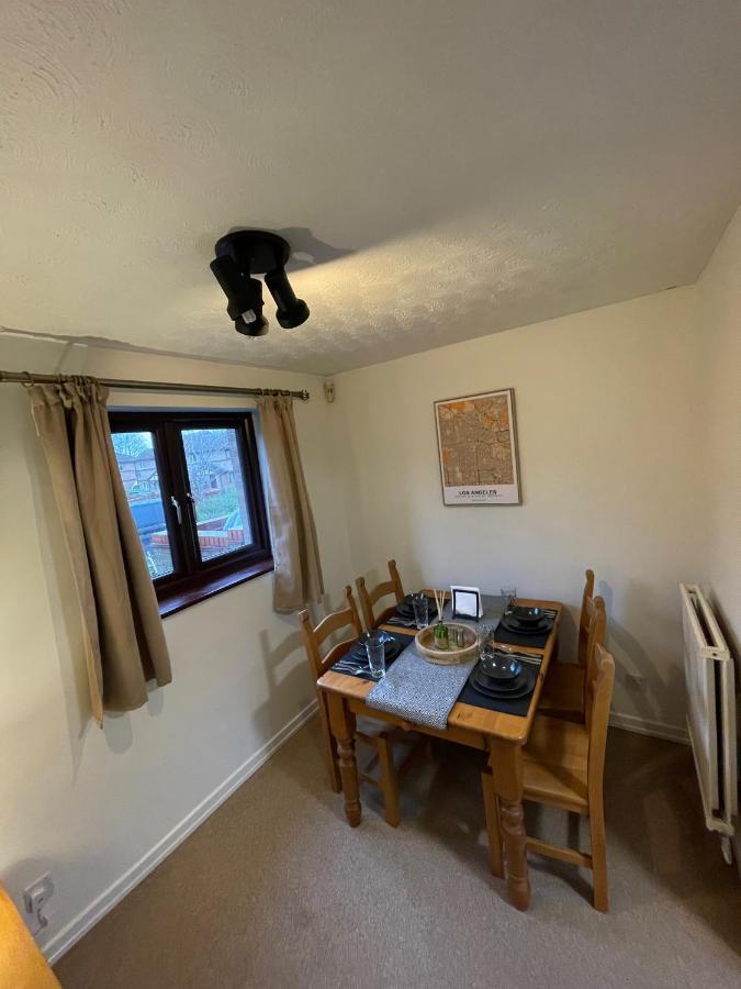 Holiday home Comfy & Spacious 5 Person House, Driveway Parking! *