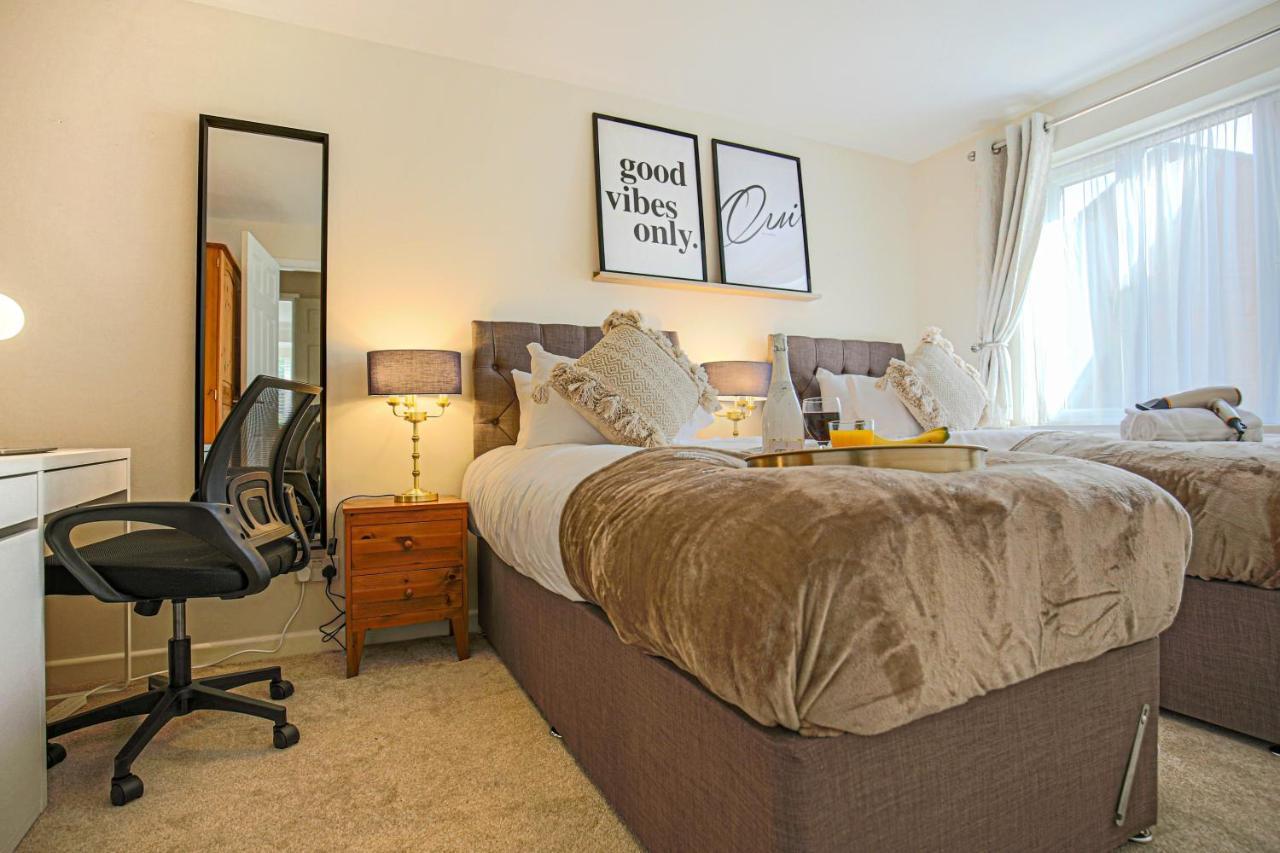 Lowndes House - Close To Centre - Garden, Free Parking And Smart Tv By Yoko *