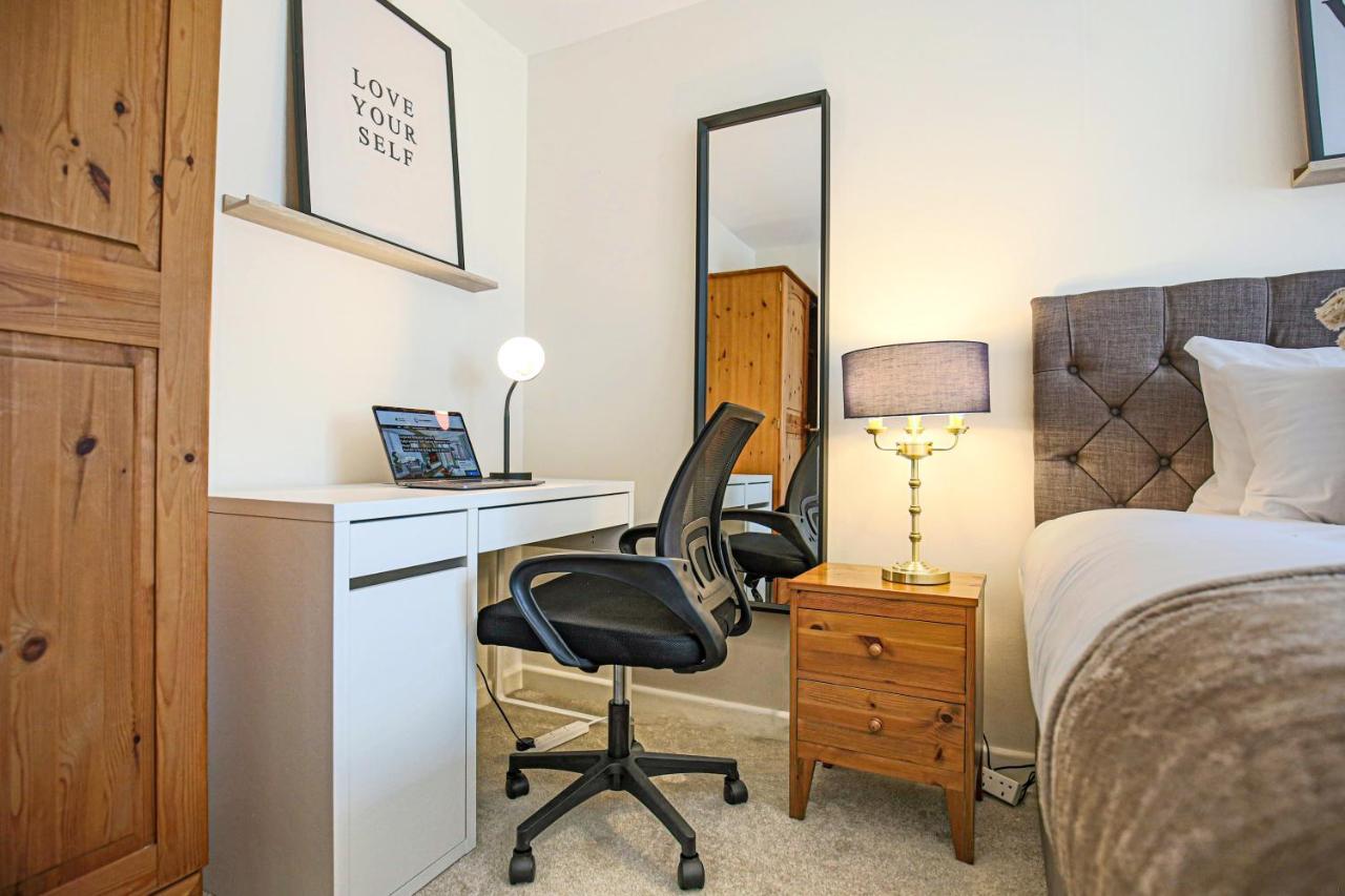 Holiday home Lowndes House - Close To Centre - Garden, Free Parking And Smart Tv By Yoko *