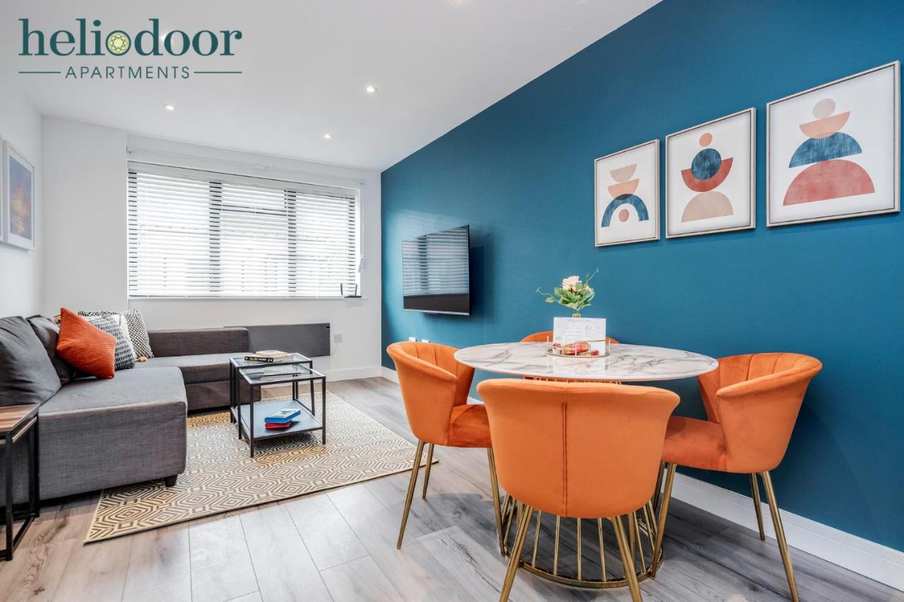 Apartment Apartments, Sleeps Up To 5, Free Parking, Free Wifi & Movies, 7 Mins Drive To Central Station For Direct Trains To London & The North