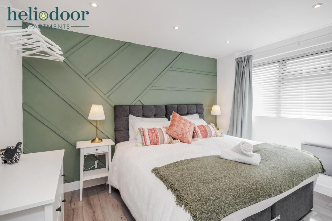 Apartments, Sleeps Up To 5, Free Parking, Free Wifi & Movies, 7 Mins Drive To Central Station For Direct Trains To London & The North * Milton Keynes