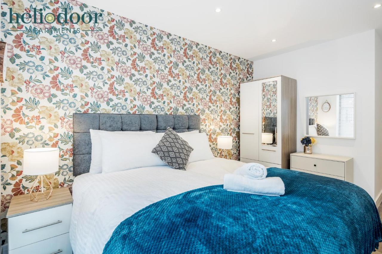 Apartments, Sleeps Up To 5, Free Parking, Free Wifi & Movies, 7 Mins Drive To Central Station For Direct Trains To London & The North Apartment *