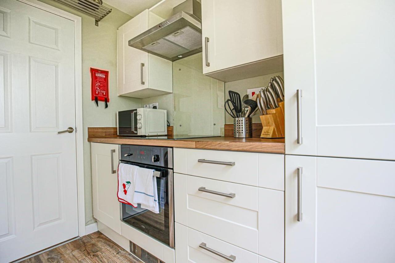 Lowndes House - Close To Centre - Garden, Free Parking And Smart Tv By Yoko Milton Keynes
