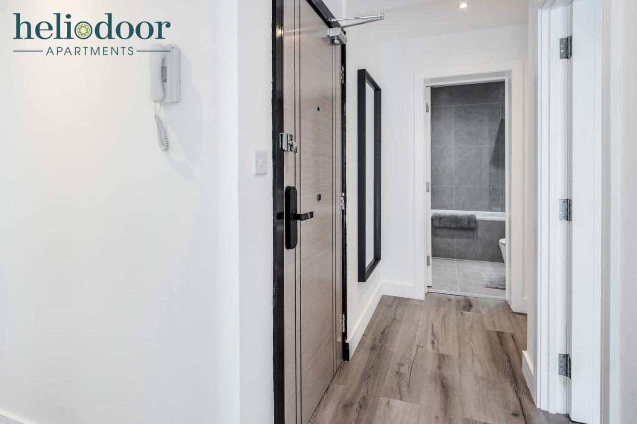 Apartment Apartments, Sleeps Up To 5, Free Parking, Free Wifi & Movies, 7 Mins Drive To Central Station For Direct Trains To London & The North