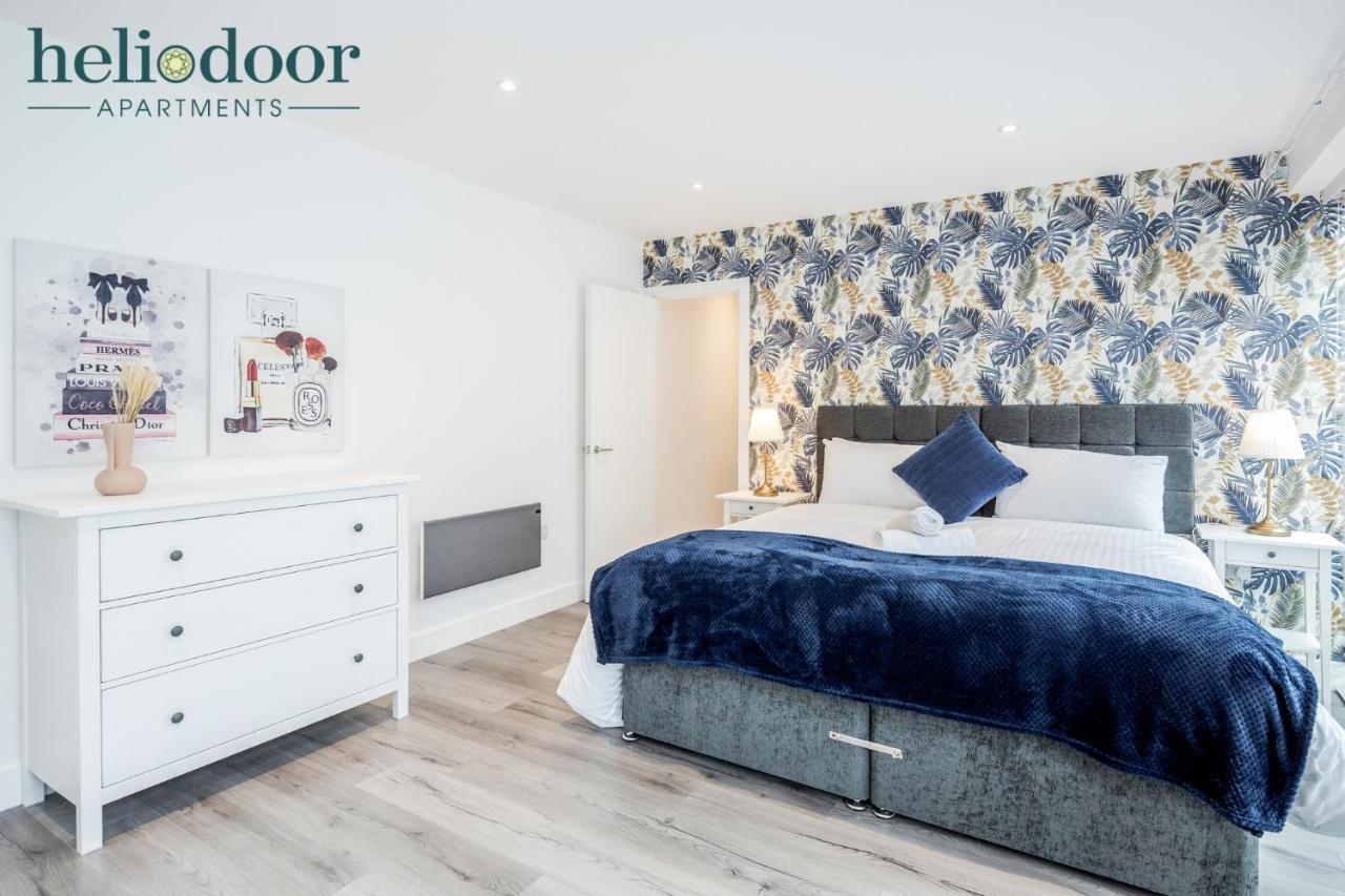 Apartments, Sleeps Up To 5, Free Parking, Free Wifi & Movies, 7 Mins Drive To Central Station For Direct Trains To London & The North * Milton Keynes