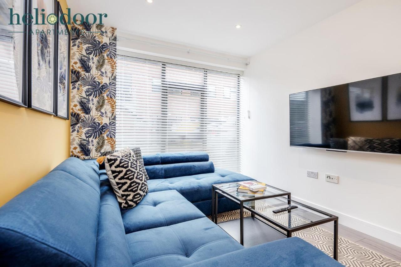 Apartments, Sleeps Up To 5, Free Parking, Free Wifi & Movies, 7 Mins Drive To Central Station For Direct Trains To London & The North