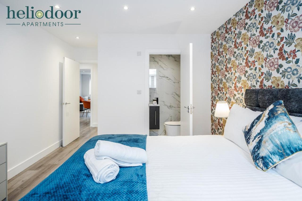 Apartments, Sleeps Up To 5, Free Parking, Free Wifi & Movies, 7 Mins Drive To Central Station For Direct Trains To London & The North