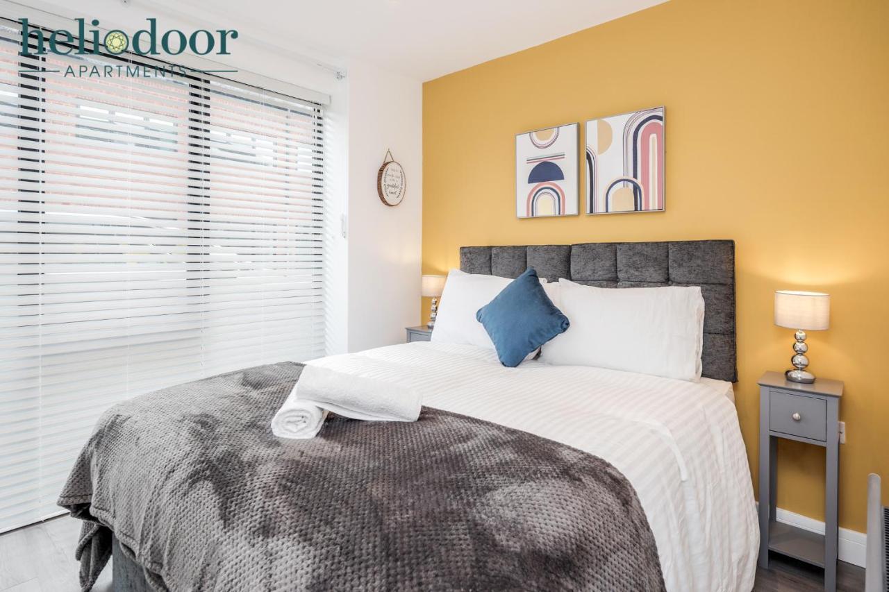 Apartments, Sleeps Up To 5, Free Parking, Free Wifi & Movies, 7 Mins Drive To Central Station For Direct Trains To London & The North Apartment *