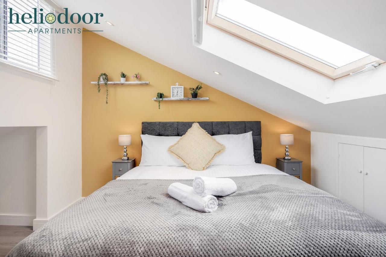 Apartments, Sleeps Up To 5, Free Parking, Free Wifi & Movies, 7 Mins Drive To Central Station For Direct Trains To London & The North Apartment