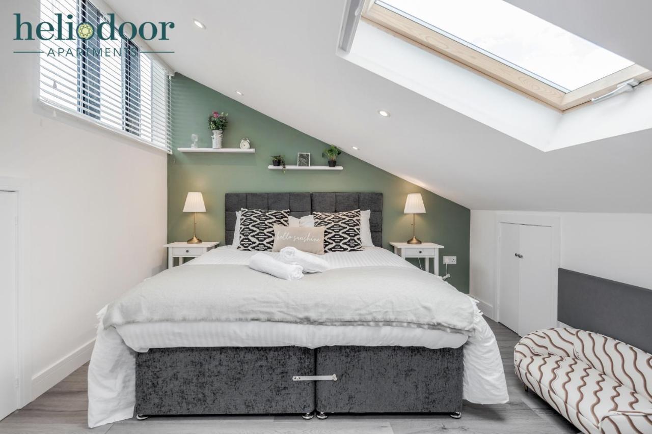 Apartments, Sleeps Up To 5, Free Parking, Free Wifi & Movies, 7 Mins Drive To Central Station For Direct Trains To London & The North Apartment *