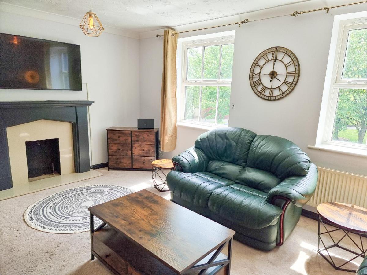 House In Area - Smart Tv's, 900mb Wifi * Milton Keynes