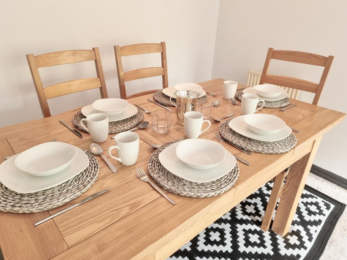House In Area - Smart Tv's, 900mb Wifi Holiday home Milton Keynes