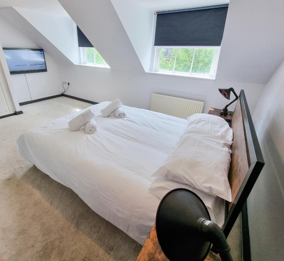 House In Area - Smart Tv's, 900mb Wifi