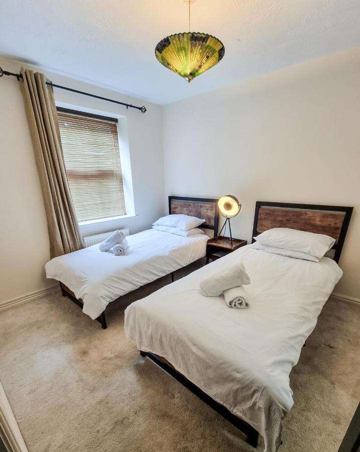House In Area - Smart Tv's, 900mb Wifi Holiday home *