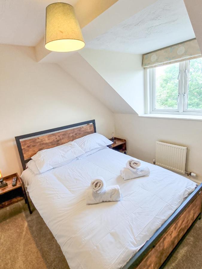 House In Area - Smart Tv's, 900mb Wifi Milton Keynes