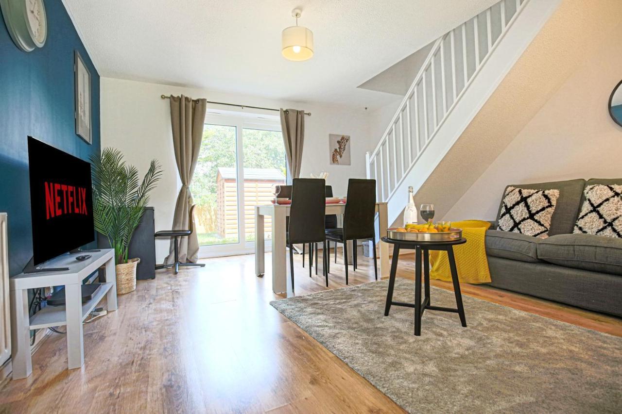 Holiday home Valens House: City-close Retreat With Smart Amenities