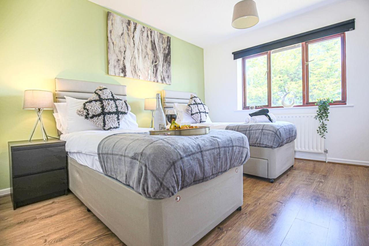 Valens House: City-close Retreat With Smart Amenities Holiday home Milton Keynes