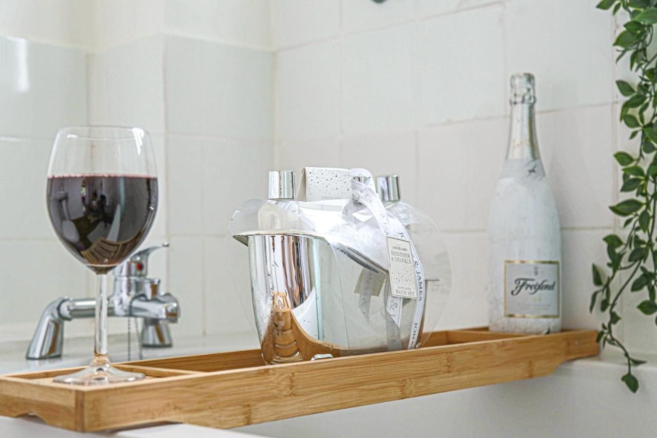 Valens House: City-close Retreat With Smart Amenities Milton Keynes