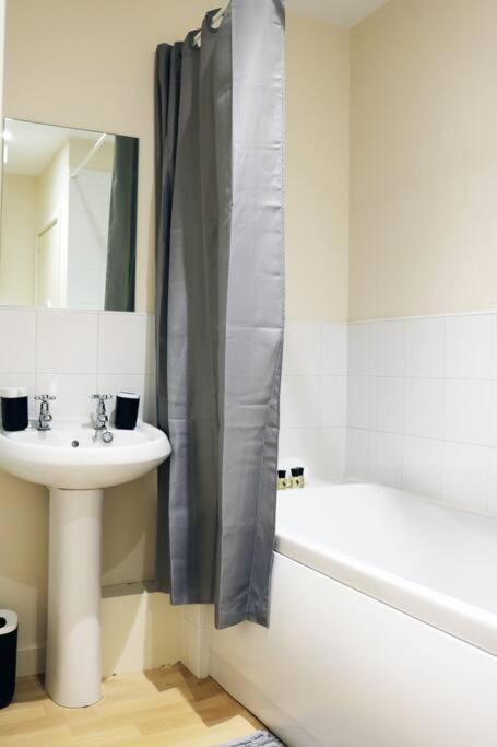 Bright & Cosy 2bed In Mk Centre +parking * Milton Keynes