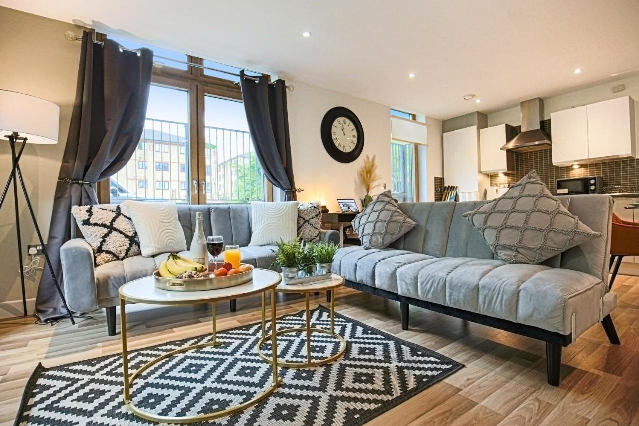 Campbell Park - Centre - Free Parking, Balcony, Super-fast Wifi And Smart Tv With Netflix By Yoko Apartment Milton Keynes