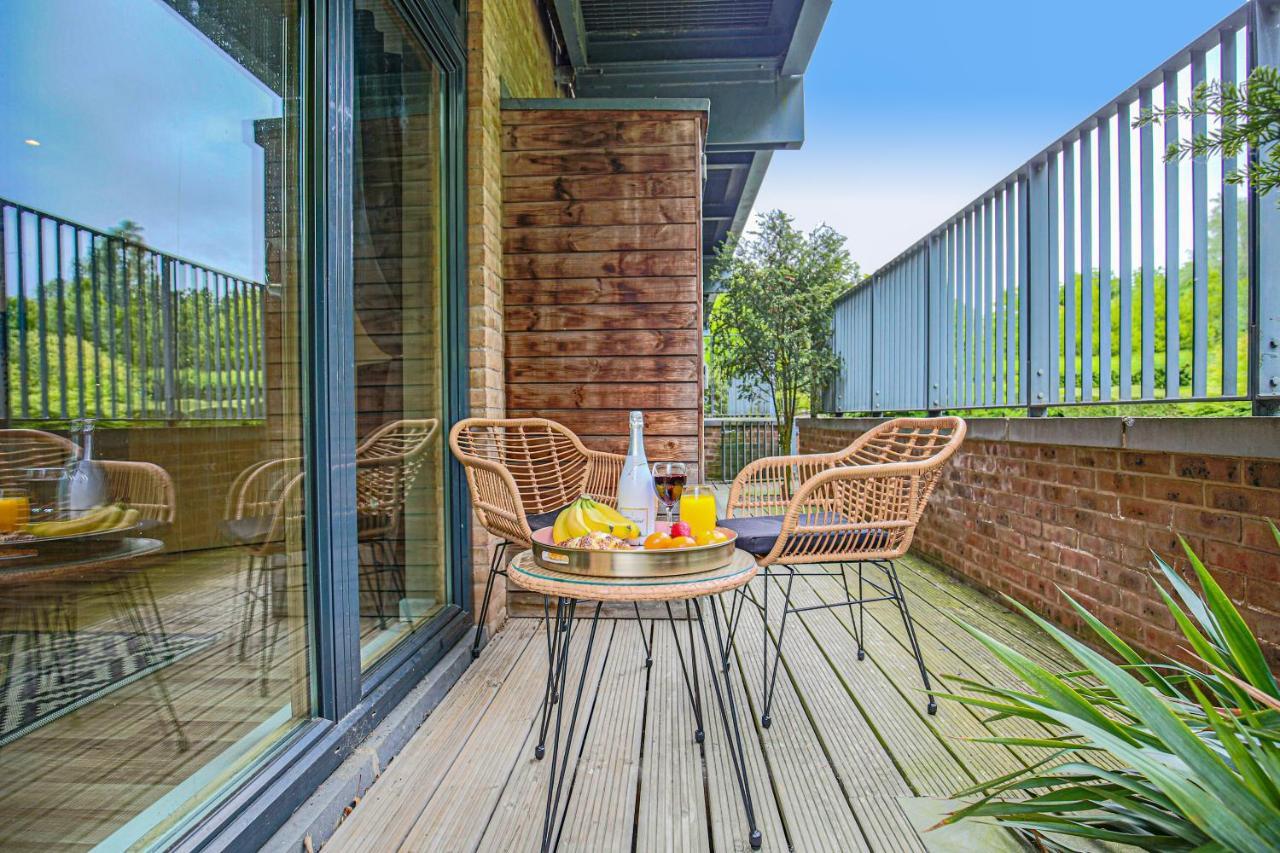 Campbell Park - Centre - Free Parking, Balcony, Super-fast Wifi And Smart Tv With Netflix By Yoko Milton Keynes