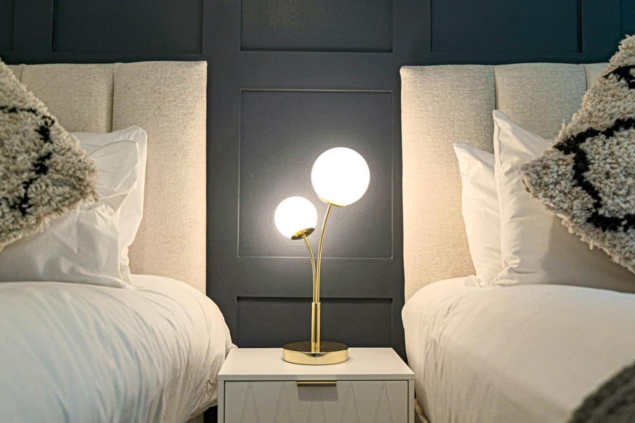 Campbell Park - Centre - Free Parking, Balcony, Super-fast Wifi And Smart Tv With Netflix By Yoko Apartment Milton Keynes