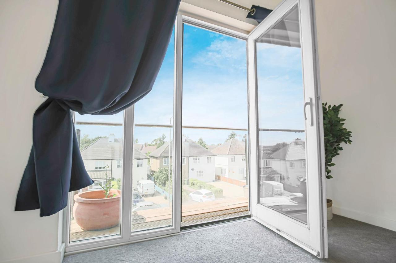 Urban Duplex: Balcony & Connectivity Near Centre * Milton Keynes