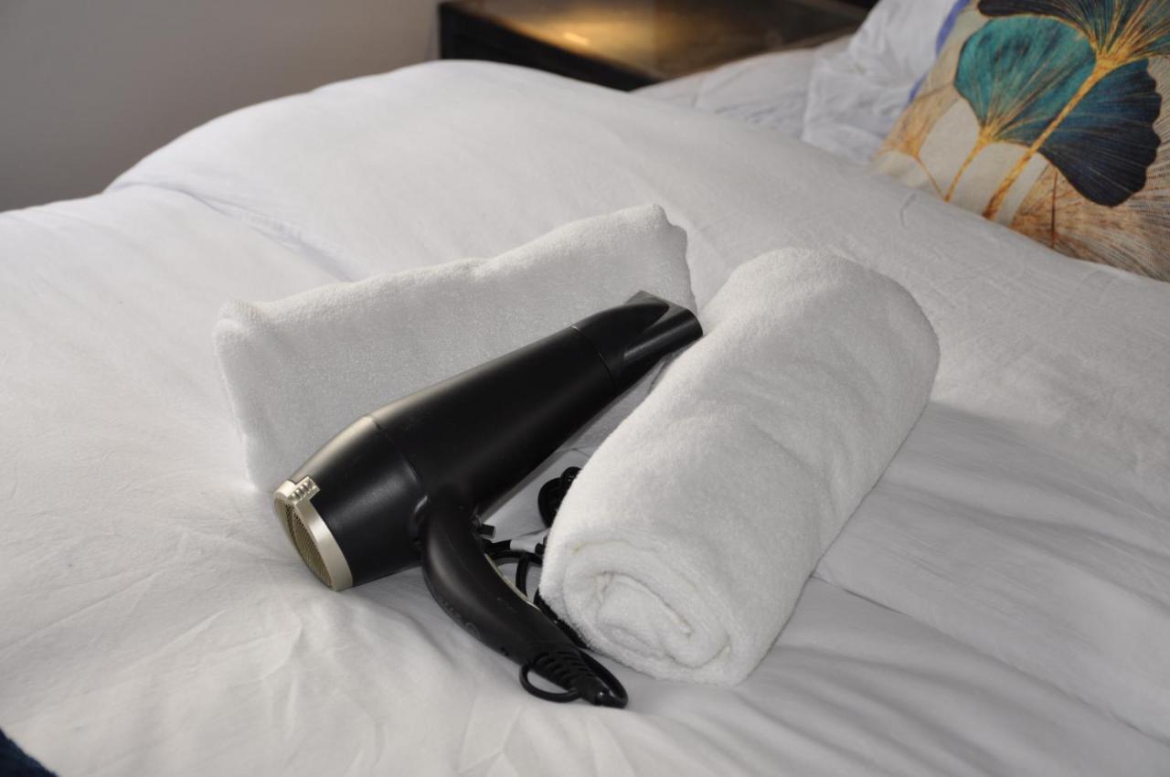 Apartment Luxury Studio- Mk Central- 5 Mins Drive To Train Station-direct Trains To London, Birmingham