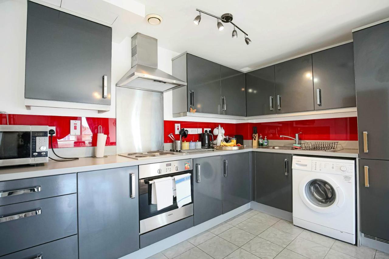 Urban Duplex: Balcony & Connectivity Near Centre Apartment *