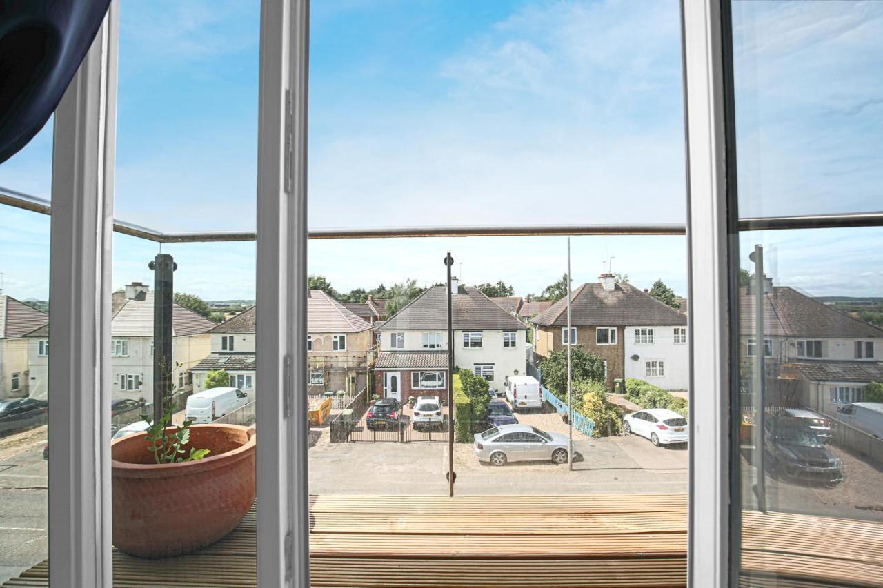 Urban Duplex: Balcony & Connectivity Near Centre *
