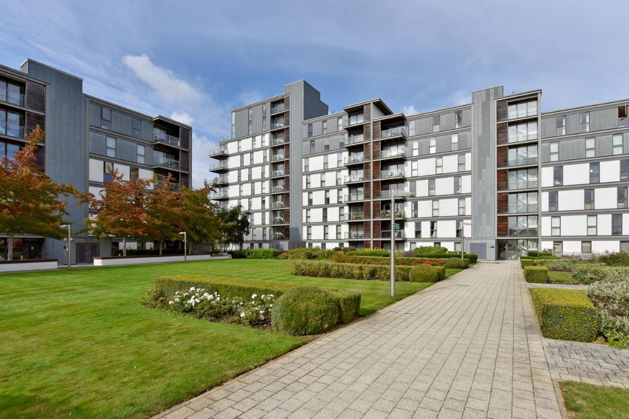The Vizion Serviced From Pincott - Free Parking, Private Balcony, And Wifi Milton Keynes