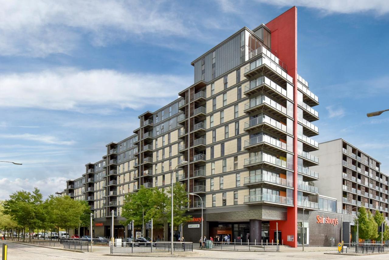 Apartment The Vizion Serviced From Pincott - Free Parking, Private Balcony, And Wifi Milton Keynes