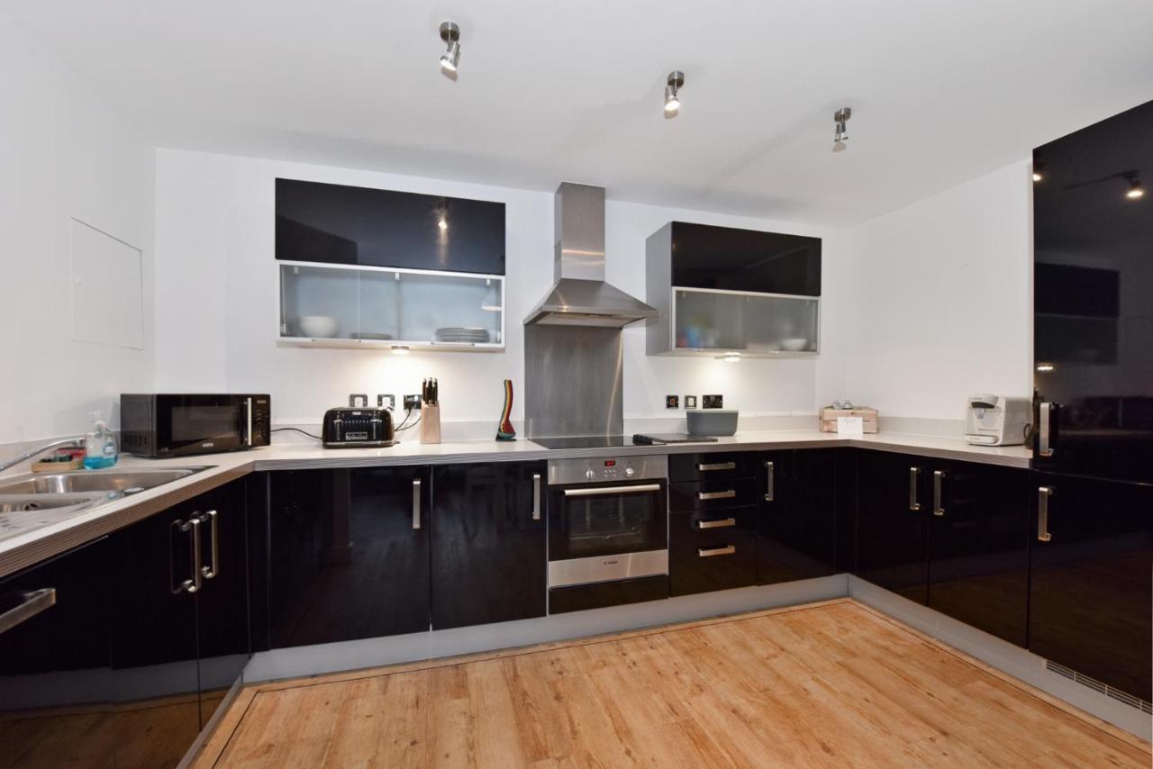 The Vizion Serviced From Pincott - Free Parking, Private Balcony, And Wifi *