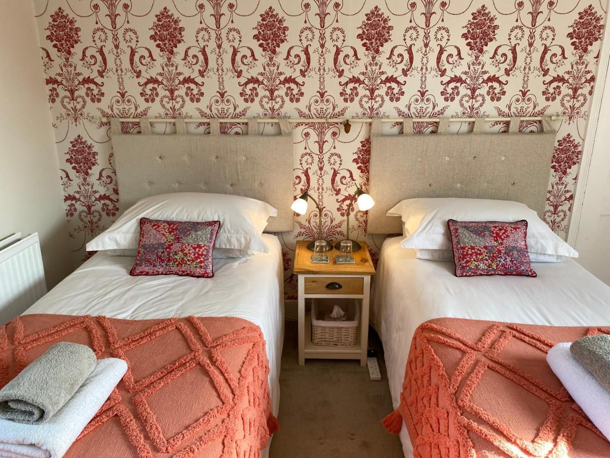 The White House Bed & Breakfast Milton Keynes
