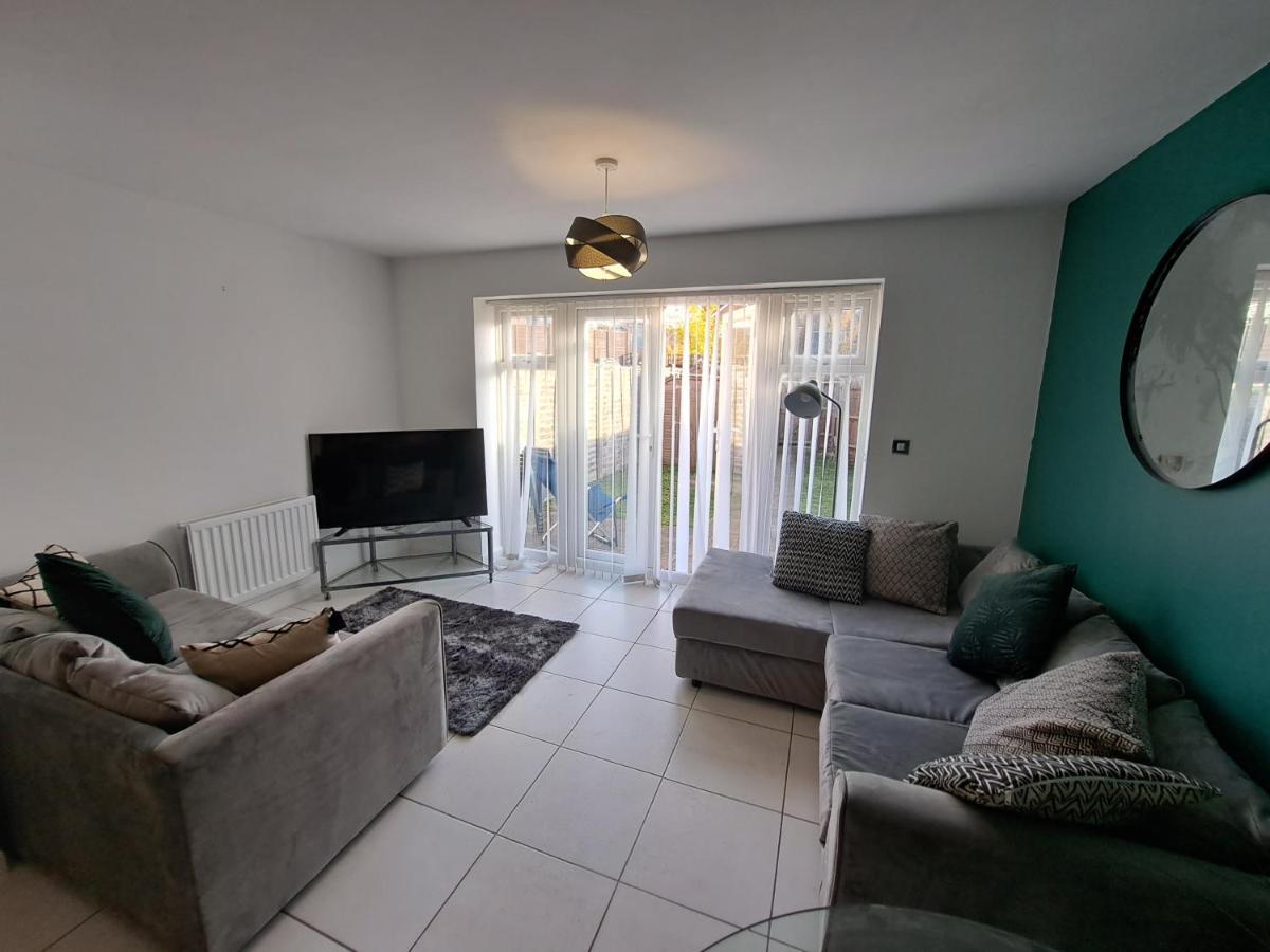 4br Contractor Town House 2.5bathrooms, 2 Free Parking Spaces Managed By Chique *