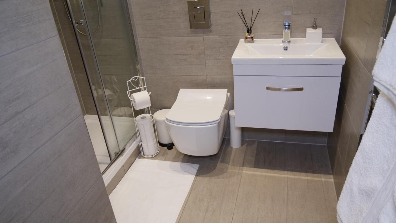 Luxurious Short Flat In Apartment